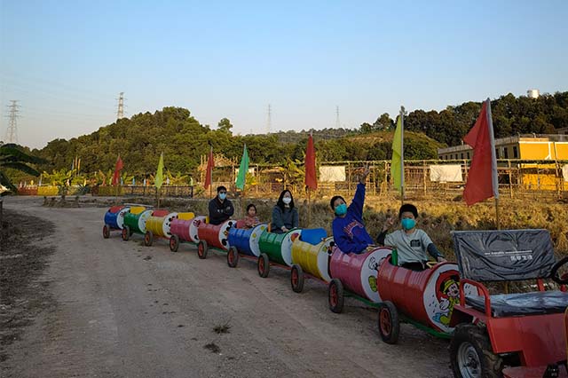 带孩子亲子游参加农家乐